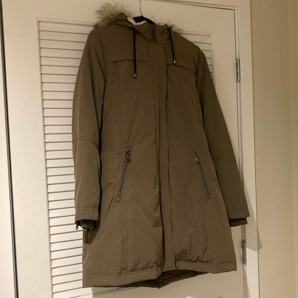 VINCE CAMUTO taupe down blend with luxe faux fur hood outerwear jacket by